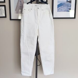 Pull&Bear Ankle Off-White Mom Jean size 4